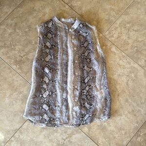 Equipment Silk Sleeveless Button Down White/Black Snakeskin Print, XS Like New